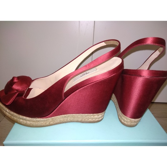 Prada heels. - Picture 5 of 8